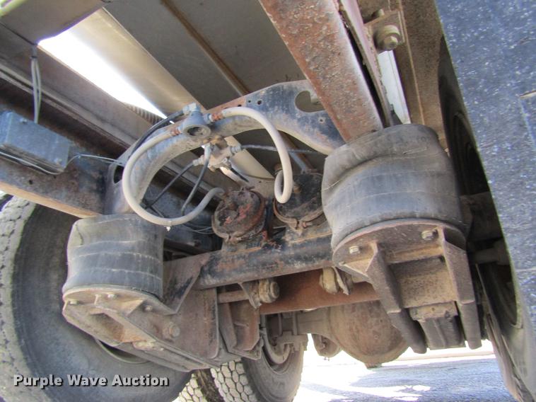 image for item DB5960 1991 International 4900 nurse tank truck