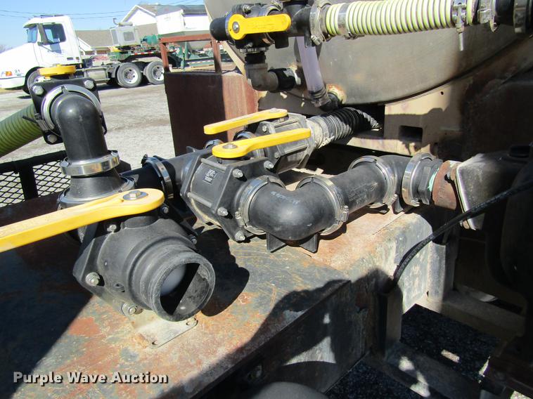 image for item DB5960 1991 International 4900 nurse tank truck