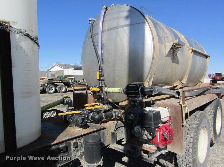 image for item DB5960 1991 International 4900 nurse tank truck