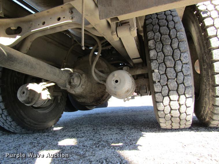 image for item DB5960 1991 International 4900 nurse tank truck