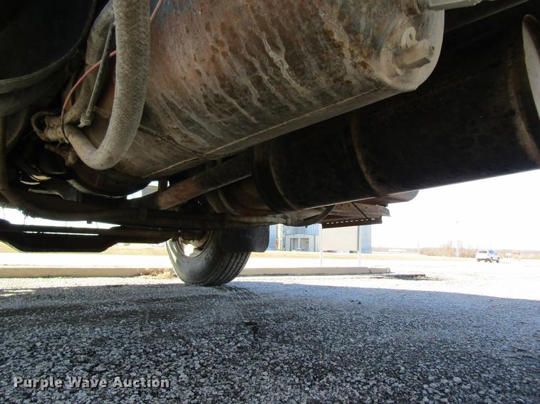 image for item DB5960 1991 International 4900 nurse tank truck