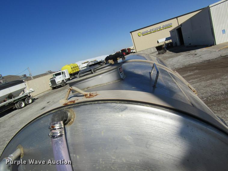 image for item DB5960 1991 International 4900 nurse tank truck