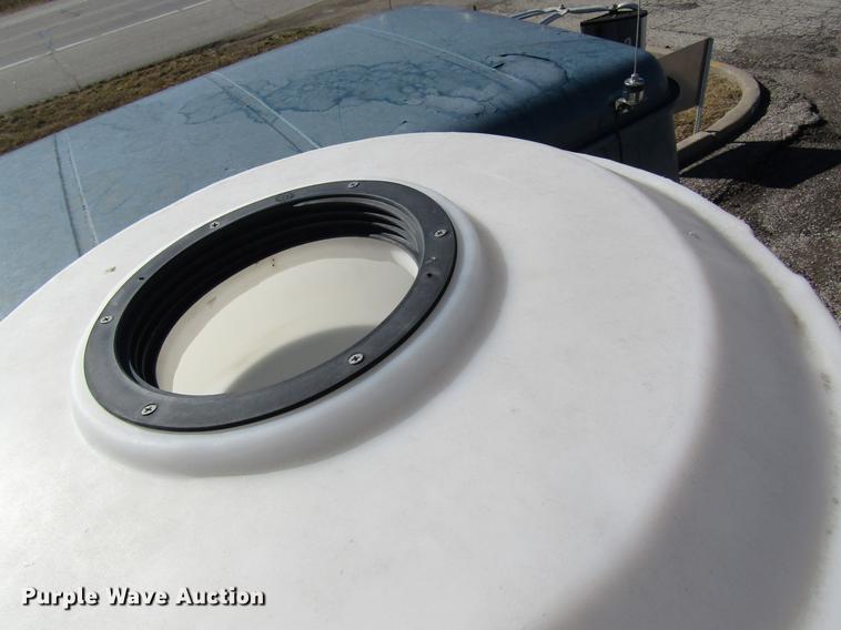 image for item DB5960 1991 International 4900 nurse tank truck