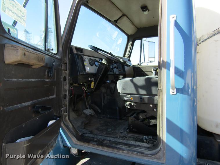 image for item DB5960 1991 International 4900 nurse tank truck