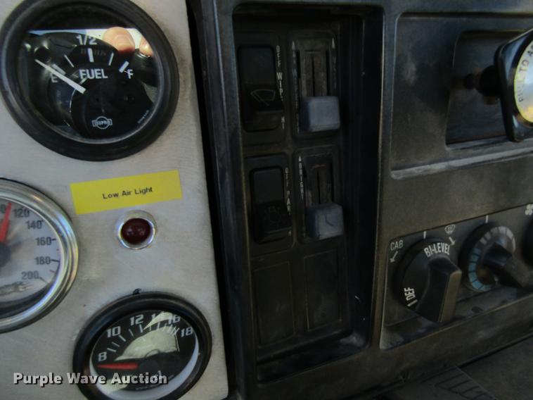 image for item DB5960 1991 International 4900 nurse tank truck