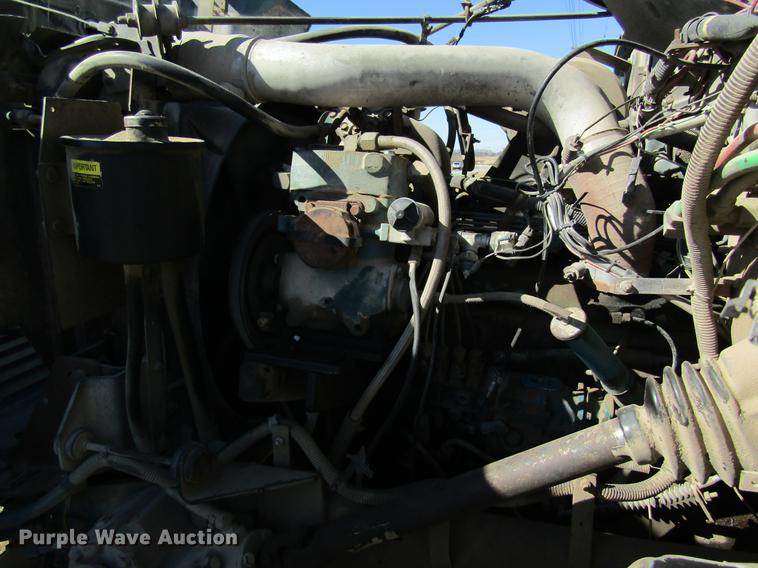 image for item DB5960 1991 International 4900 nurse tank truck