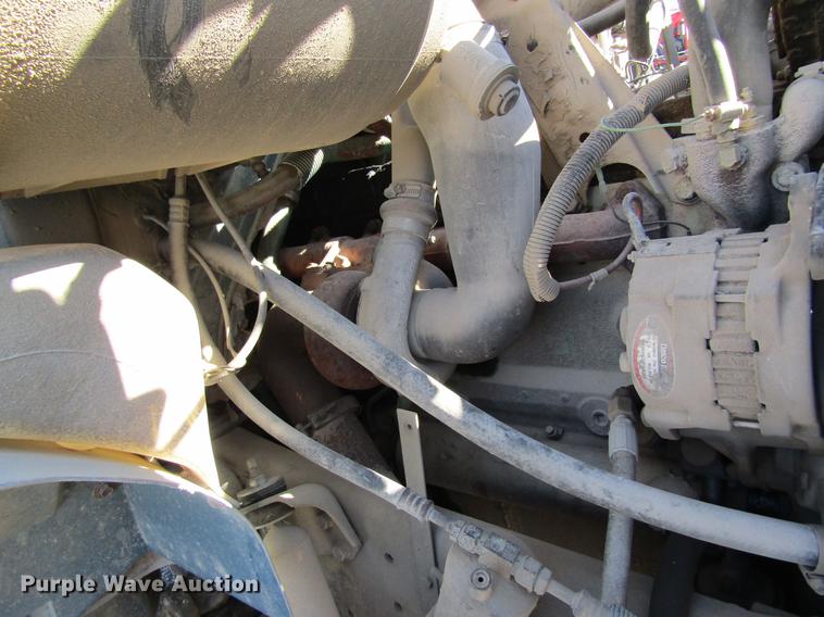 image for item DB5960 1991 International 4900 nurse tank truck