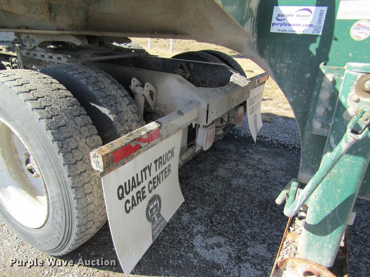 image for item DB5961 2001 Volvo VNM semi truck