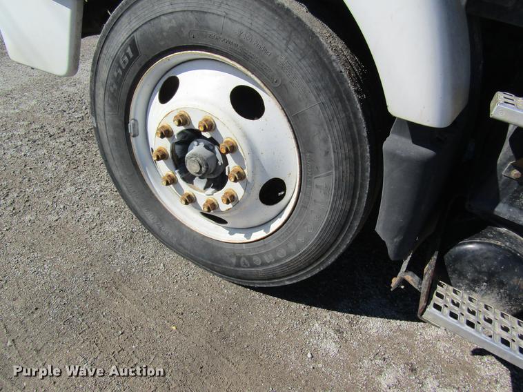 image for item DB5961 2001 Volvo VNM semi truck