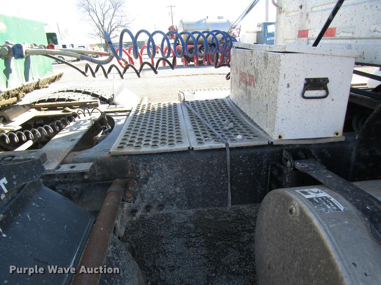 image for item DB5961 2001 Volvo VNM semi truck