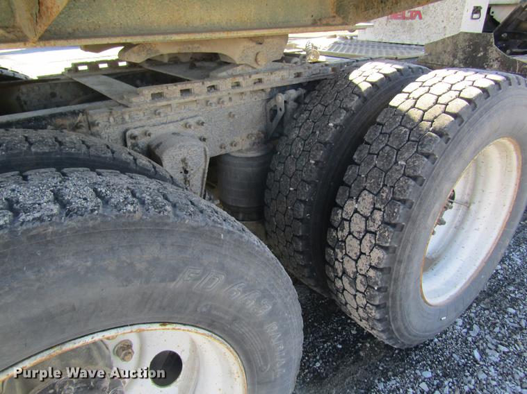 image for item DB5961 2001 Volvo VNM semi truck