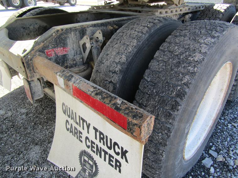 image for item DB5961 2001 Volvo VNM semi truck