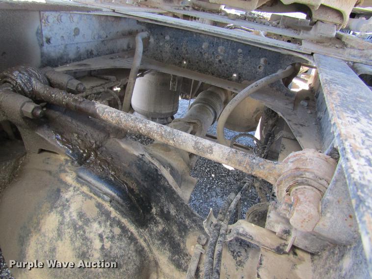 image for item DB5961 2001 Volvo VNM semi truck