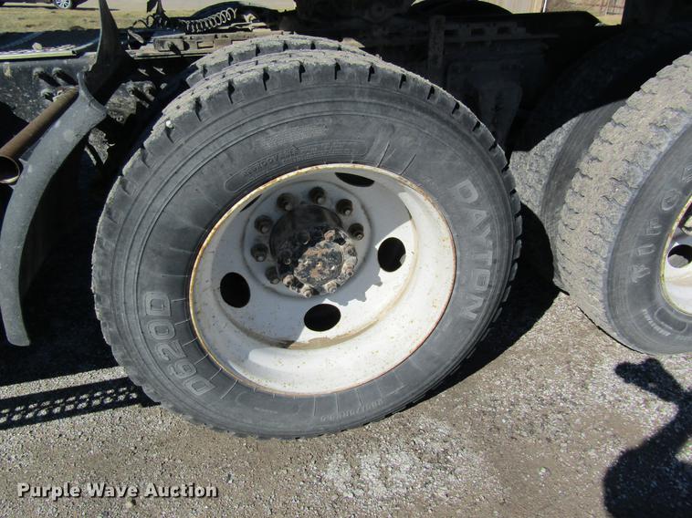 image for item DB5961 2001 Volvo VNM semi truck