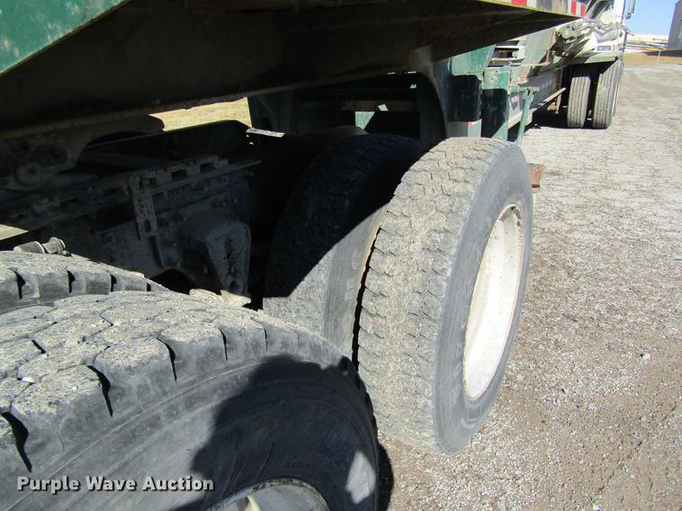 image for item DB5961 2001 Volvo VNM semi truck