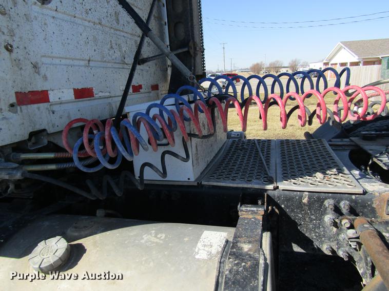 image for item DB5961 2001 Volvo VNM semi truck