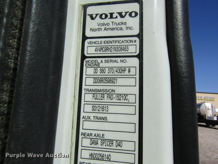 image for item DB5961 2001 Volvo VNM semi truck