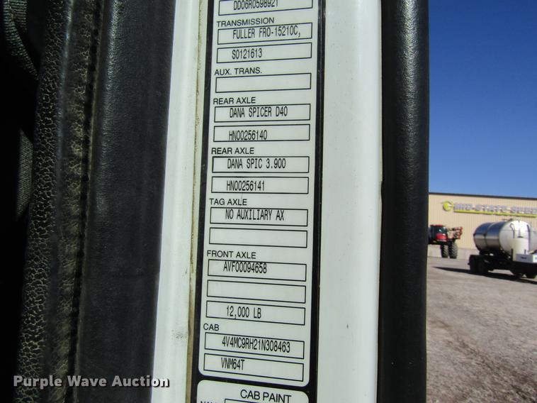 image for item DB5961 2001 Volvo VNM semi truck