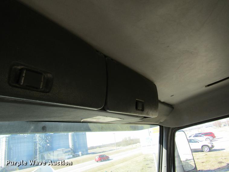 image for item DB5961 2001 Volvo VNM semi truck