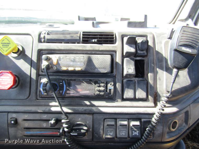 image for item DB5961 2001 Volvo VNM semi truck