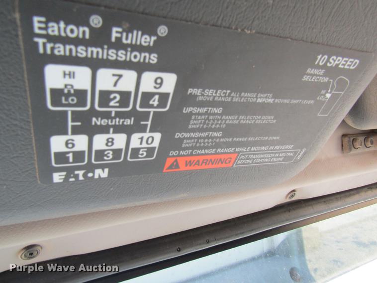 image for item DB5961 2001 Volvo VNM semi truck