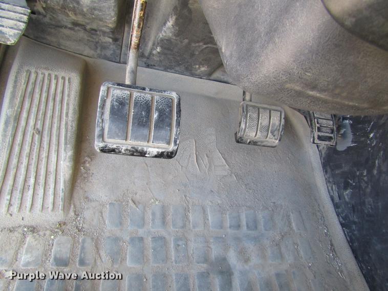 image for item DB5961 2001 Volvo VNM semi truck