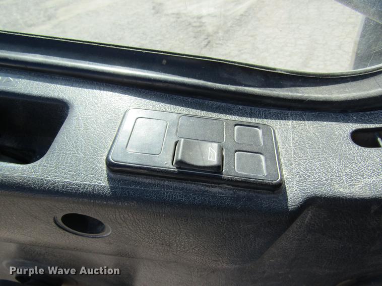 image for item DB5961 2001 Volvo VNM semi truck