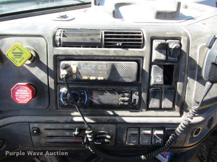 image for item DB5961 2001 Volvo VNM semi truck