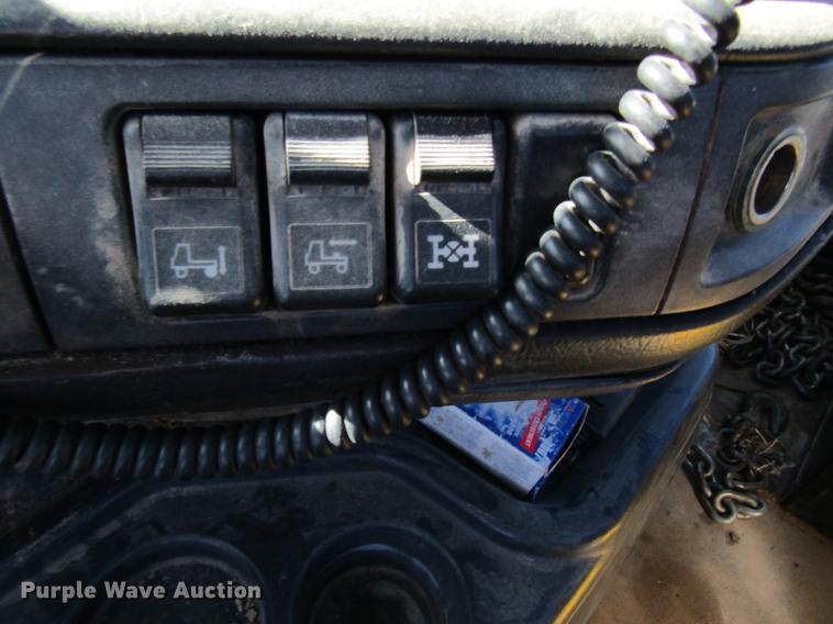 image for item DB5961 2001 Volvo VNM semi truck