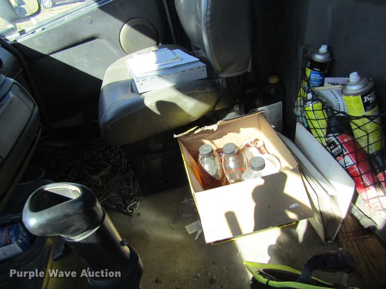 image for item DB5961 2001 Volvo VNM semi truck