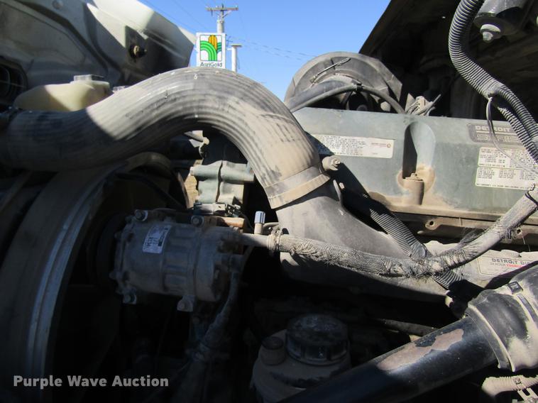 image for item DB5961 2001 Volvo VNM semi truck