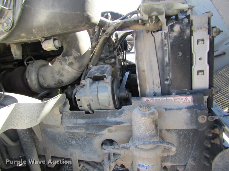 image for item DB5961 2001 Volvo VNM semi truck