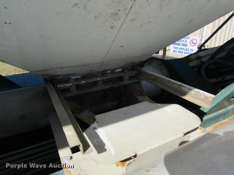 image for item DB5962 2010 Doyle dry fertilizer tender trailer