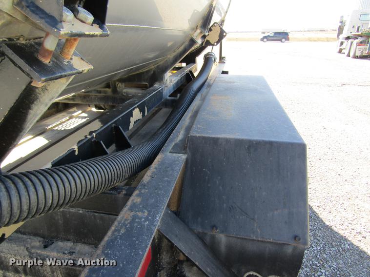 image for item DB5963 1998 Behnke nurse tank trailer