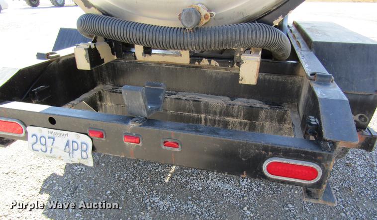 image for item DB5963 1998 Behnke nurse tank trailer