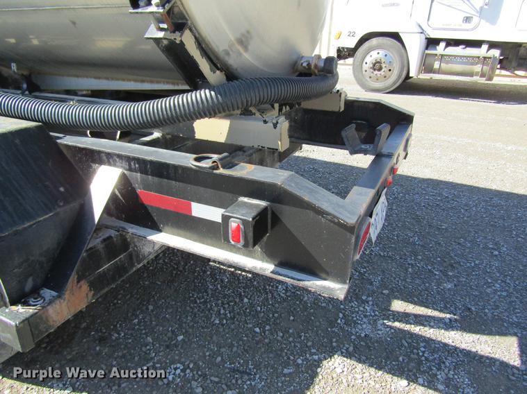 image for item DB5963 1998 Behnke nurse tank trailer