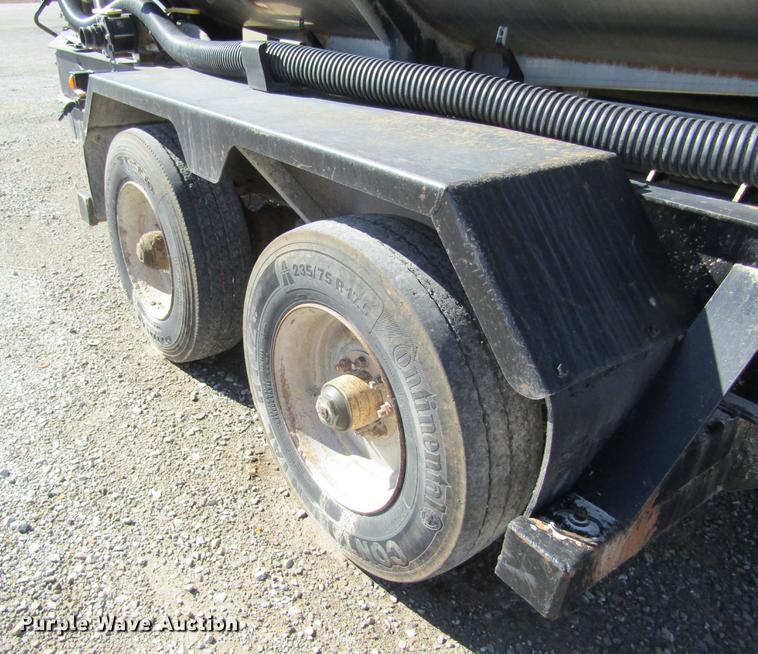 image for item DB5963 1998 Behnke nurse tank trailer