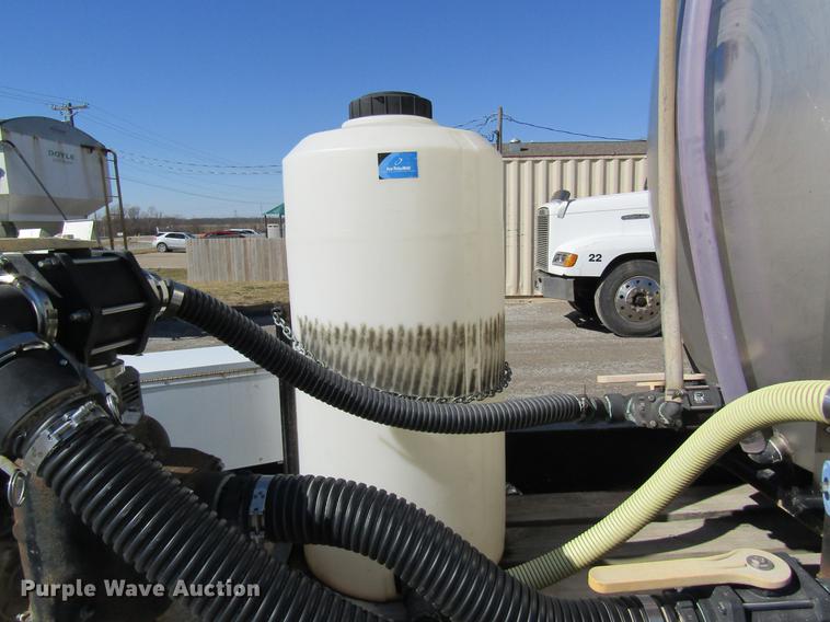 image for item DB5963 1998 Behnke nurse tank trailer