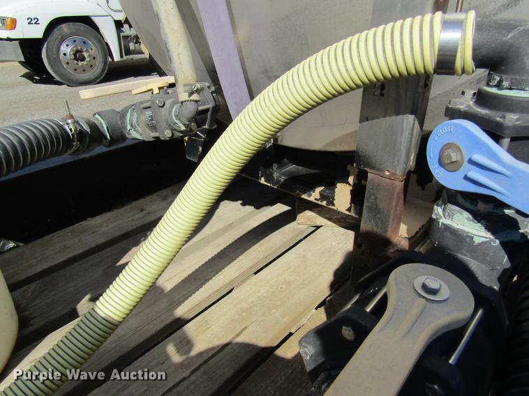 image for item DB5963 1998 Behnke nurse tank trailer