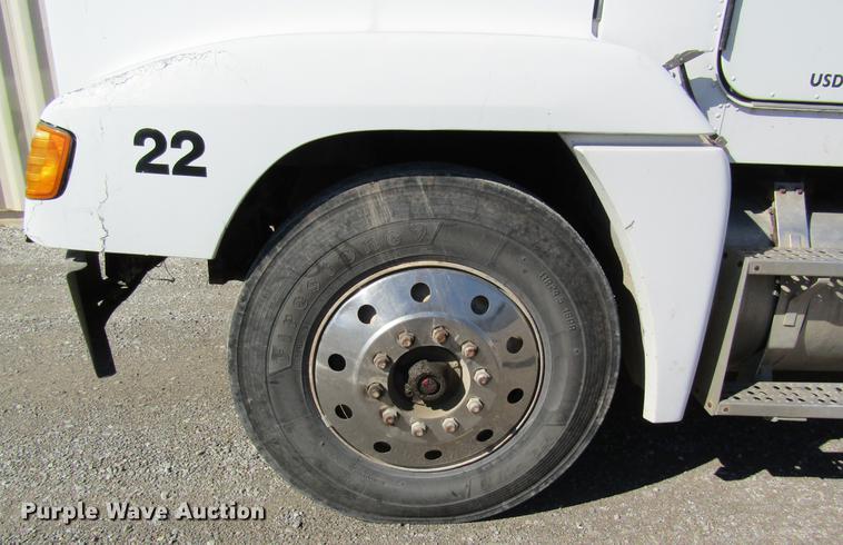 image for item DB5964 1991 Freightliner FLD120 semi truck