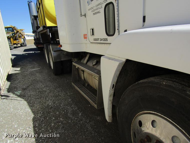 image for item DB5964 1991 Freightliner FLD120 semi truck