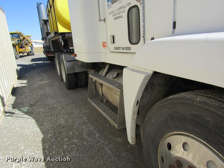 image for item DB5964 1991 Freightliner FLD120 semi truck