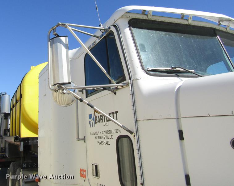 image for item DB5964 1991 Freightliner FLD120 semi truck