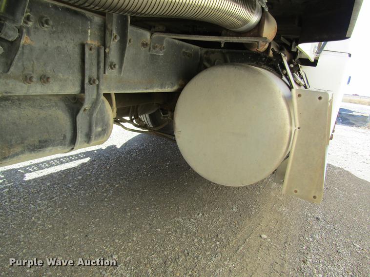 image for item DB5964 1991 Freightliner FLD120 semi truck