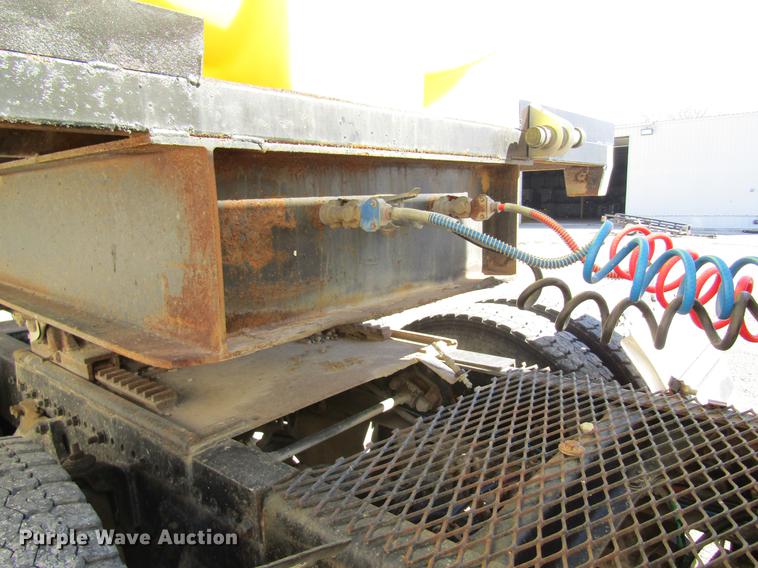 image for item DB5964 1991 Freightliner FLD120 semi truck