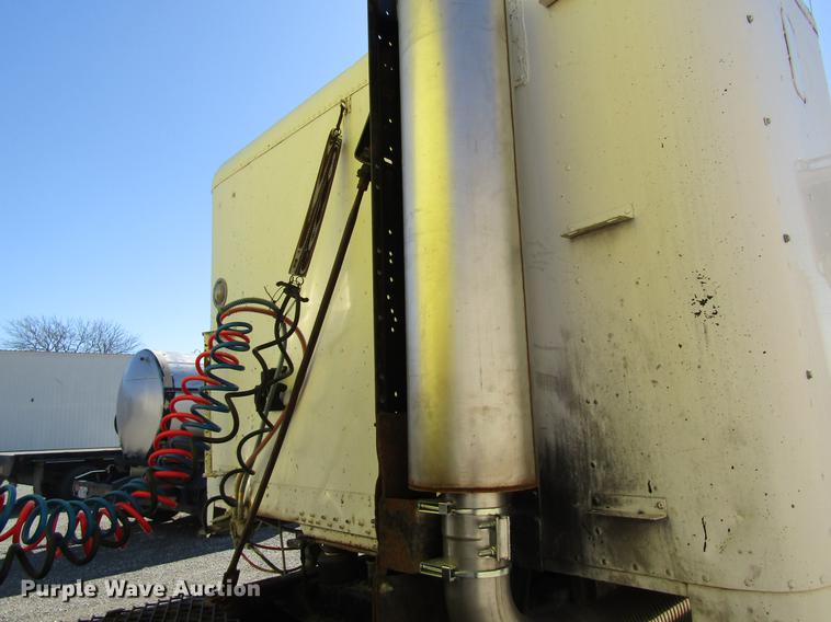 image for item DB5964 1991 Freightliner FLD120 semi truck