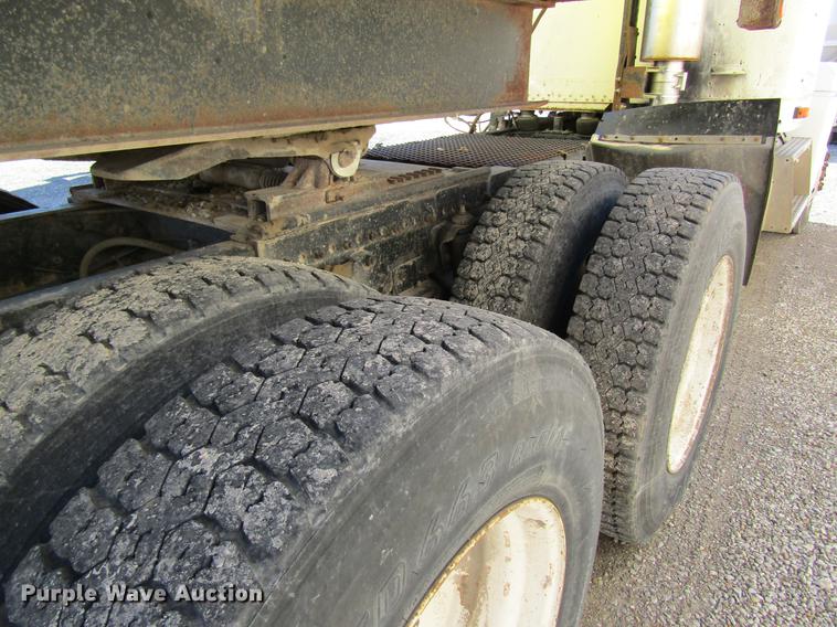 image for item DB5964 1991 Freightliner FLD120 semi truck