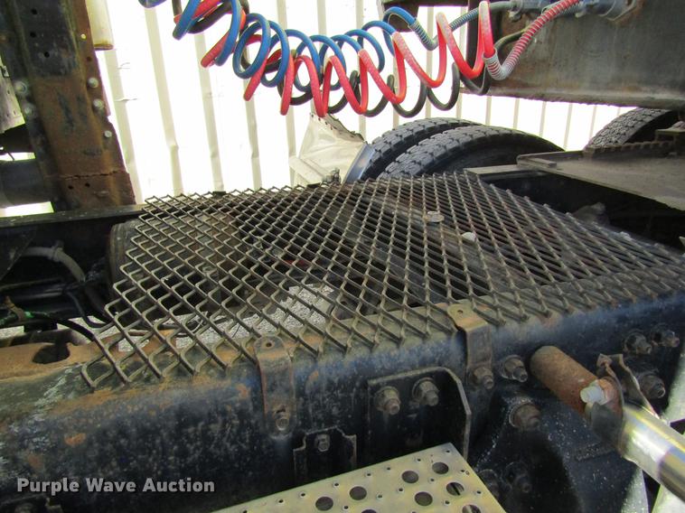 image for item DB5964 1991 Freightliner FLD120 semi truck