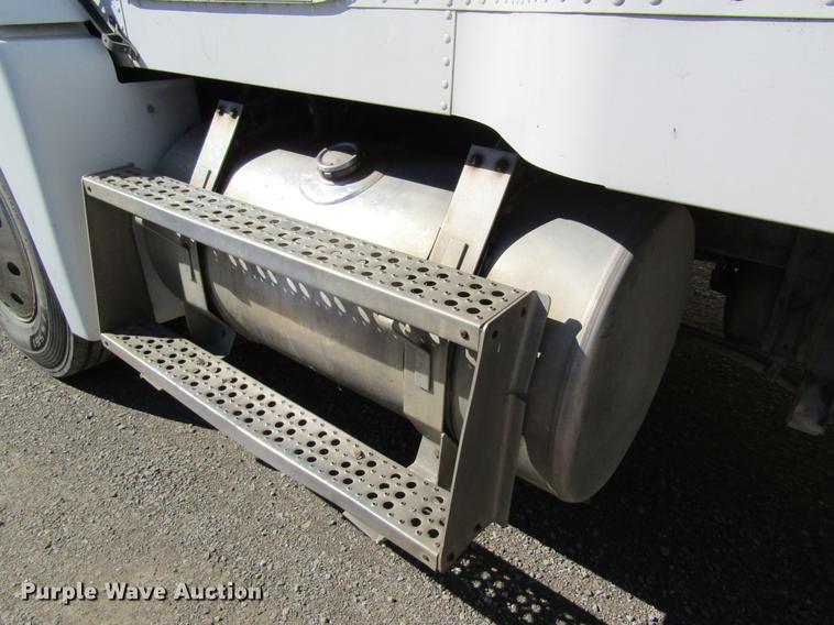 image for item DB5964 1991 Freightliner FLD120 semi truck