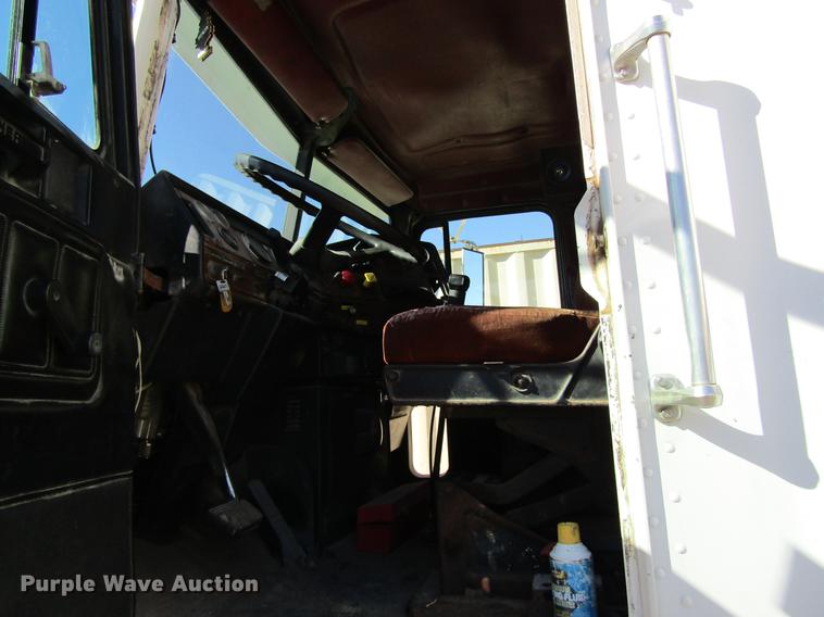 image for item DB5964 1991 Freightliner FLD120 semi truck